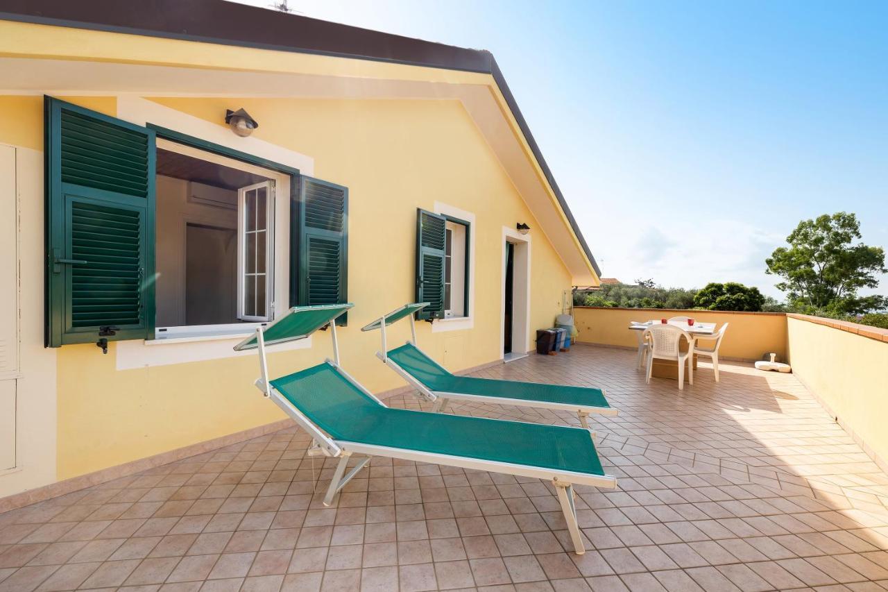 Apartamento La Casa Di Lady Ceriale Exterior foto